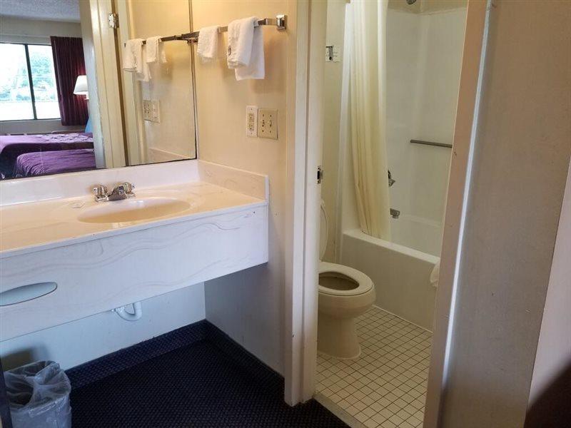 Americas Best Value Inn - 切萨皮克 外观 照片